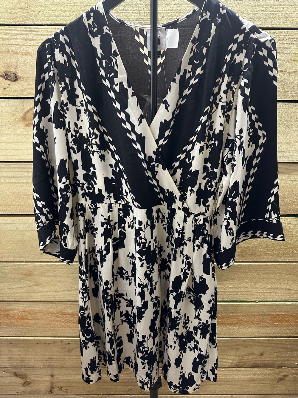 NWOT Cabi X-Factor Faux Wrap Dress Black White Floral Abstract Mini Size XS 6369
